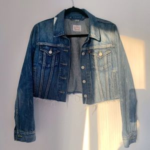 Original Medium Wash Levi’s Denim Jean Jacket